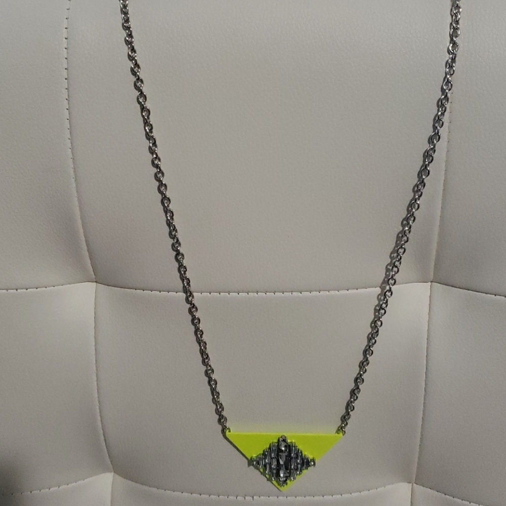 🍎3/$20 Long chain necklace with triangle